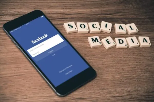 Social media dice